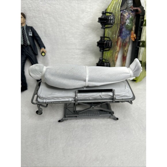 1998 The X-Files Fight The Future Agent Mulder & Scully Action Figures Series 1 - Picture 3 of 11